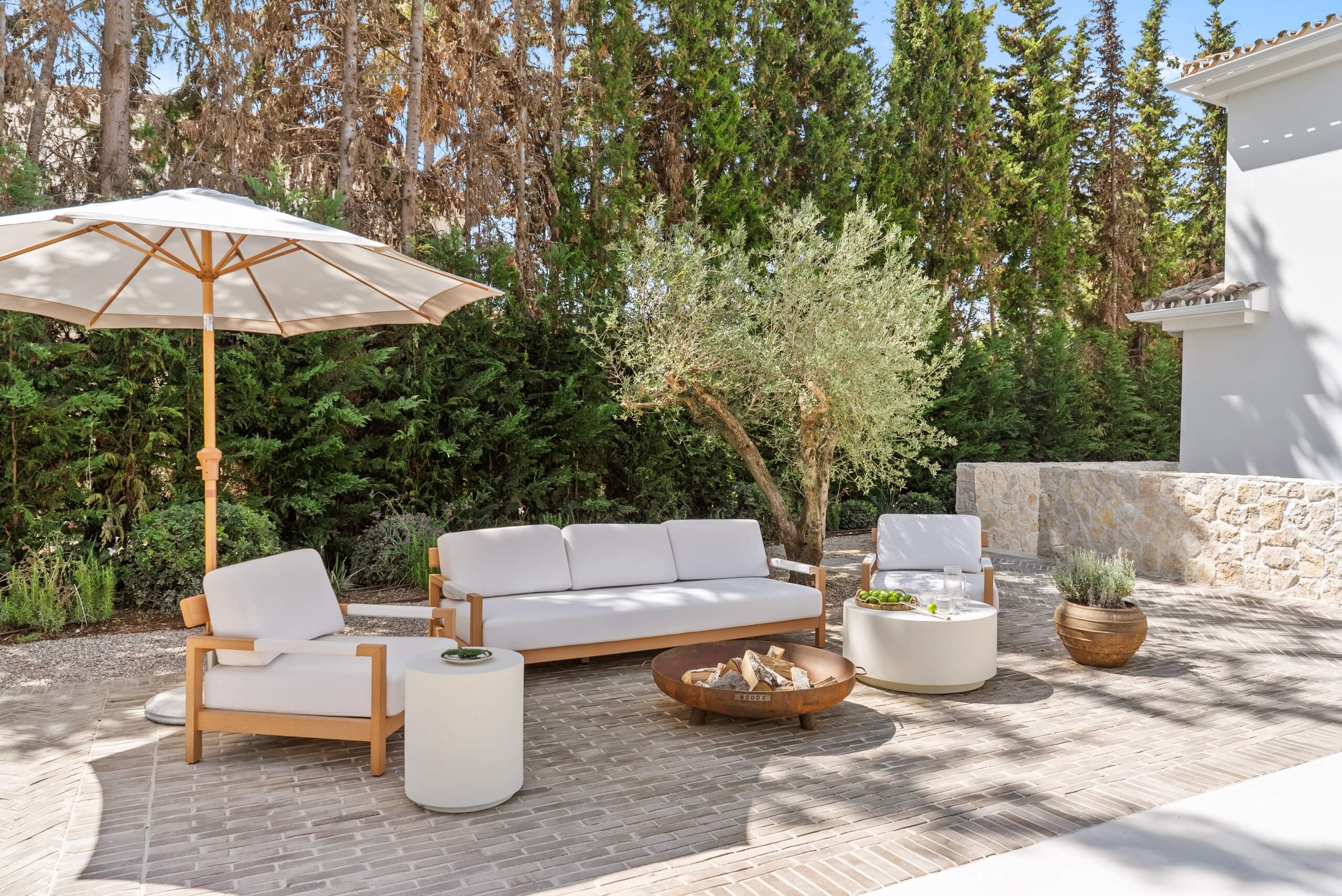 Villa Siena spa towel and natural stone detail